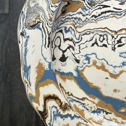 Marbled Scalloped Charger Plate in Lisbon (LB #046)
