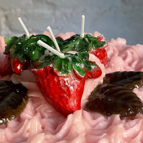 Torta al Cartoccio Rosa Chocolate Cake with Strawberries