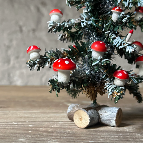 Small Nostalgic Tree Paper Mushrooms