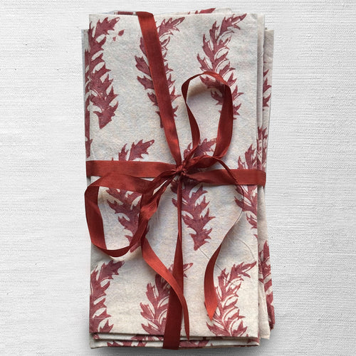 Les Indiennes Feathers Napkin Set in Madder Red