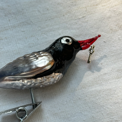 Nostalgic Clip-on Bird with Small  Silver Key Ornament