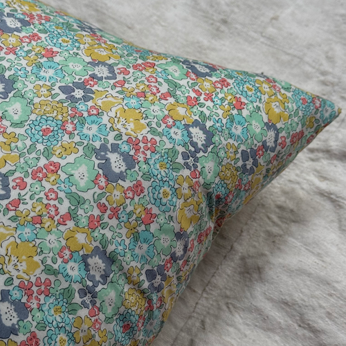 "Amour" Embroidered Cushion (CS 09-01)