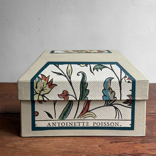 Antoinette Poisson Small Wedding Box in "Mignonette" No. 73A