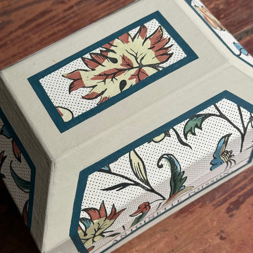 Antoinette Poisson Small Wedding Box in "Mignonette" No. 73A