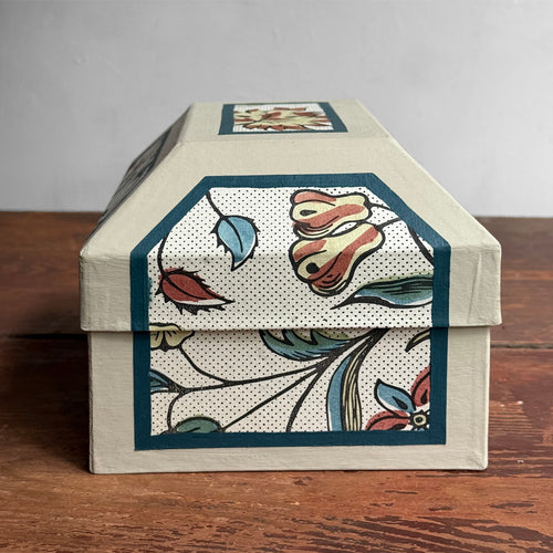 Antoinette Poisson Small Wedding Box in "Mignonette" No. 73A