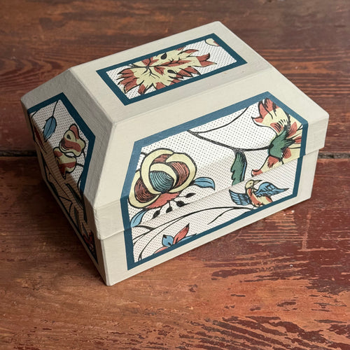 Antoinette Poisson Small Wedding Box in "Mignonette" No. 73A