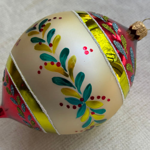 Vibrant Reflector Ornament with Leaf Design