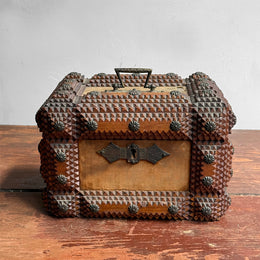 Small 20th-century Tramp Art Box