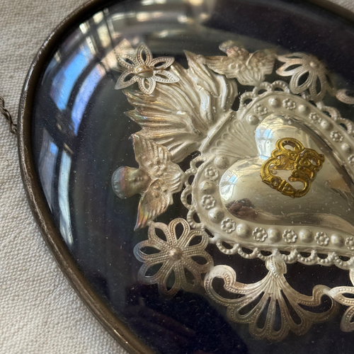 19th-century Italian Ex-Voto Sacred Silver Heart in Oval Hanging Case (No. 122)