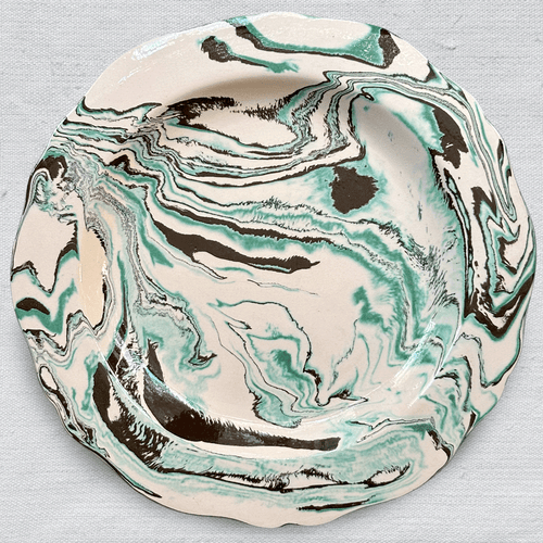 Marbled Scalloped Charger Plate in Glaciar (1124)