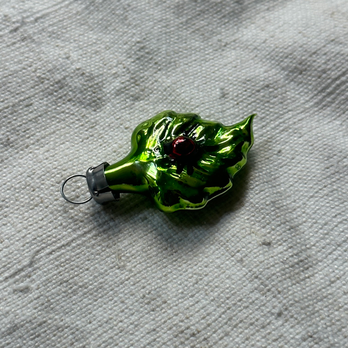 Nostalgic Mini Leaf with Lady Bug Ornament