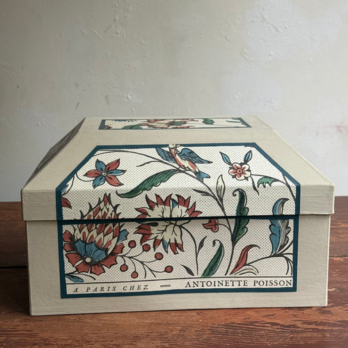 Antoinette Poisson Medium Wedding Box in "Mignonette" No. 73A