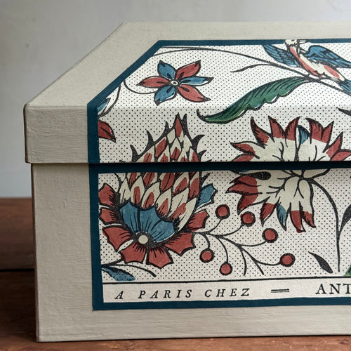 Antoinette Poisson Medium Wedding Box in "Mignonette" No. 73A