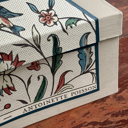 Antoinette Poisson Medium Wedding Box in "Mignonette" No. 73A