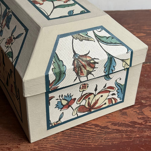Antoinette Poisson Medium Wedding Box in "Mignonette" No. 73A