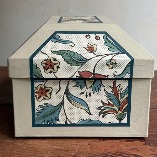 Antoinette Poisson Medium Wedding Box in "Mignonette" No. 73A