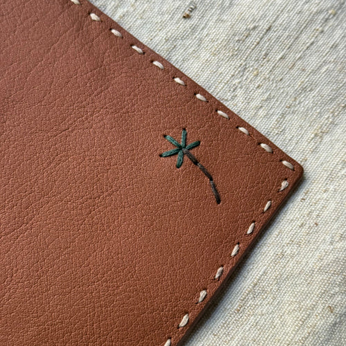 Leather Dragon Diffusion Palm Pocket in Ecrose
