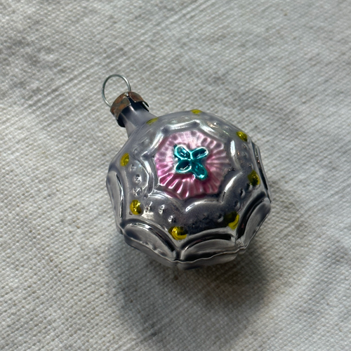 Nostalgic Small Double-Sided Flower Ornament