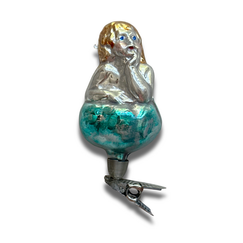 Nostalgic Angel on a Cloud Clip-on Ornament