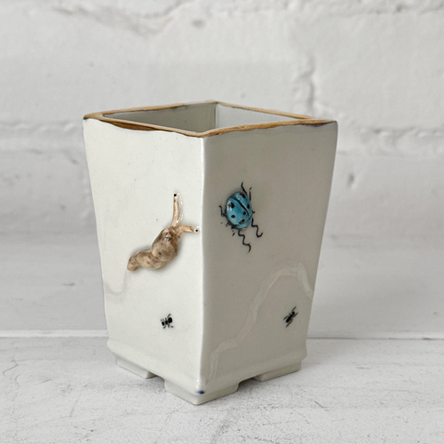 Bugs Bonsai Pot  (BC224)