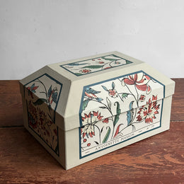 Antoinette Poisson Medium Wedding Box in "Mignonette" No. 73A