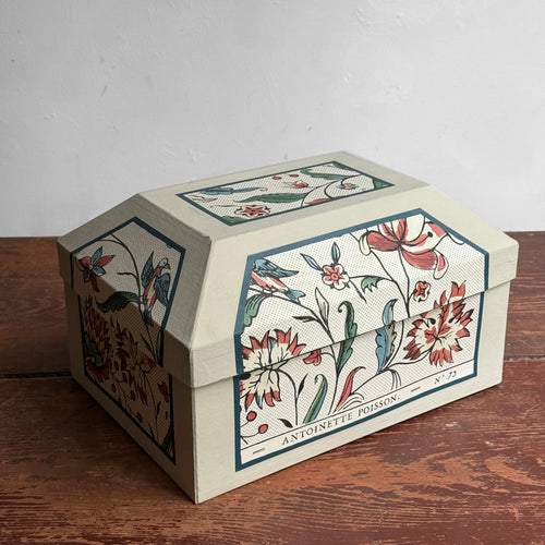 Antoinette Poisson Medium Wedding Box in "Mignonette" No. 73A