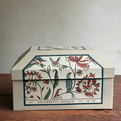 Antoinette Poisson Medium Wedding Box in "Mignonette" No. 73A