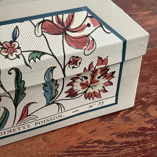 Antoinette Poisson Medium Wedding Box in "Mignonette" No. 73A
