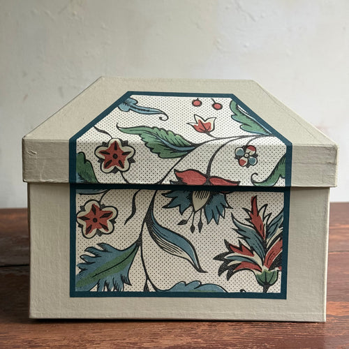 Antoinette Poisson Medium Wedding Box in "Mignonette" No. 73A