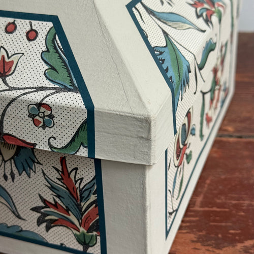 Antoinette Poisson Medium Wedding Box in "Mignonette" No. 73A