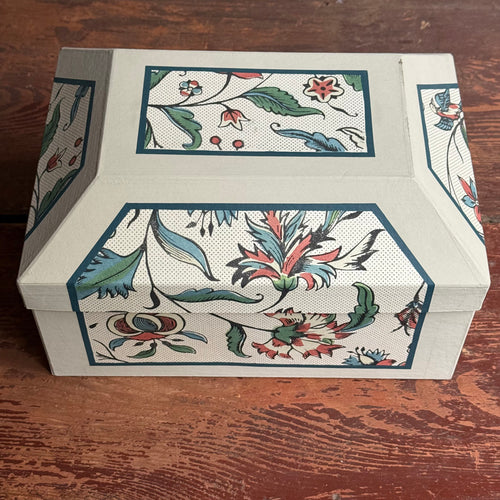 Antoinette Poisson Medium Wedding Box in "Mignonette" No. 73A