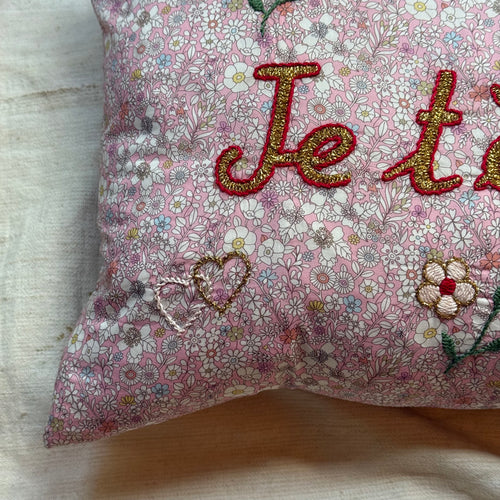 "Je t'aime" Embroidered Cushion (CS-803)