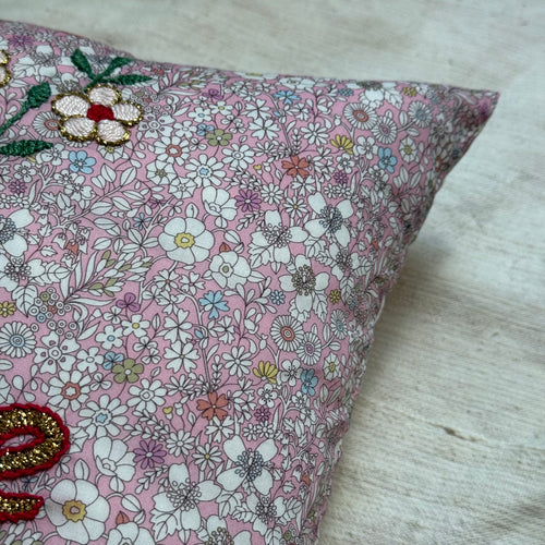 "Je t'aime" Embroidered Cushion (CS-803)