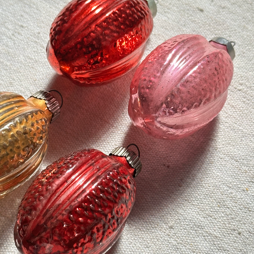 Set of 4 Oval Vintage Ornaments (VO46)