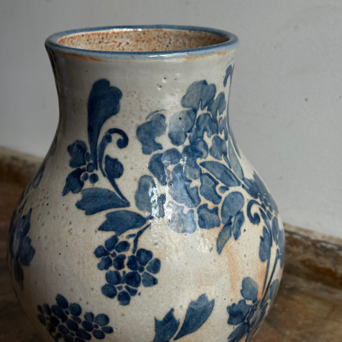 Amanda Moffat Medium Curvy Vase (#18)