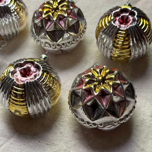 Set of 6 Round Ornaments in Pink & Gold