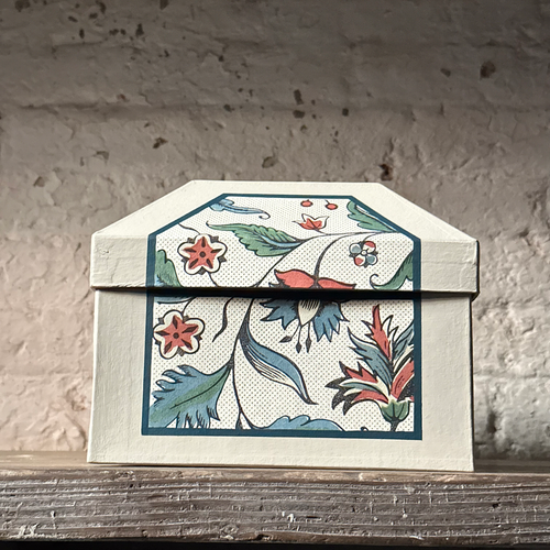 Antoinette Poisson Medium Wedding Box in "Mignonette 73A”