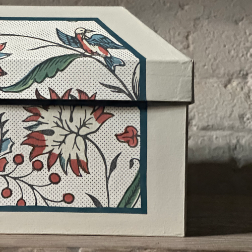 Antoinette Poisson Medium Wedding Box in "Mignonette 73A”