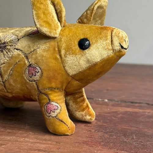 Mimosa Embroidered Silk Velvet Piglet in Shaded Oro