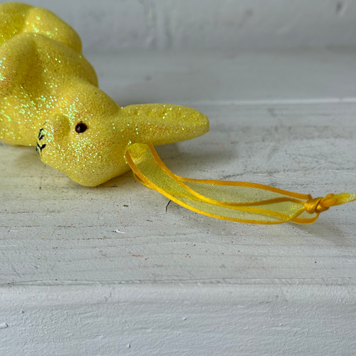 Ino Schaller Extra-Small Sitting Glitter Bunny Ornament in Yellow