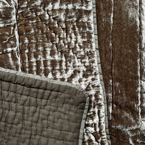 Silk Velvet King Quilt in Smoke