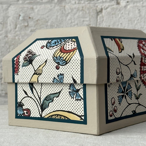 Antoinette Poisson Small Wedding Box in Jaipur 57A