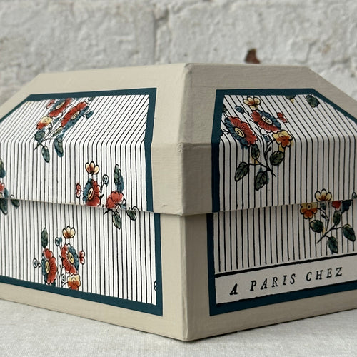 Antoinette Poisson Small Wedding Box in Boutonniere 74A