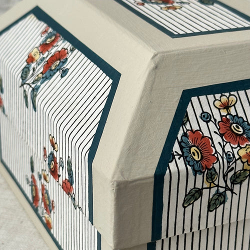 Antoinette Poisson Small Wedding Box in Boutonniere 74A