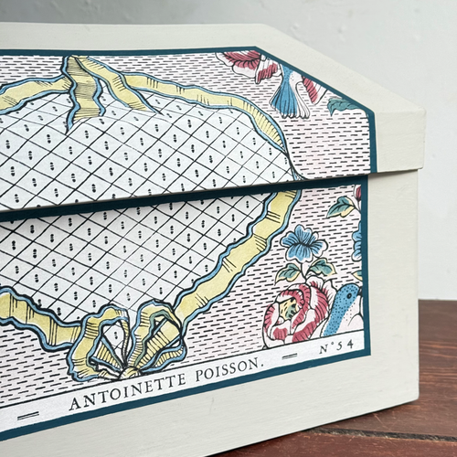 Antoinette Poisson Large Wedding Box in "Rubans and Oiseaux" No. 54A