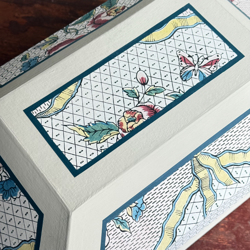 Antoinette Poisson Large Wedding Box in "Rubans and Oiseaux" No. 54A