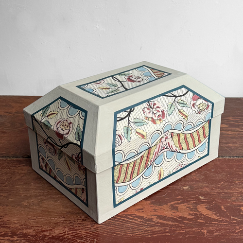 Antoinette Poisson Medium Wedding Box in Guirlandes et Festons 15A