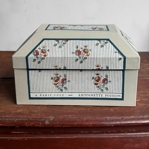 Antoinette Poisson Medium Wedding Box in "Boutonnère" No. 74B