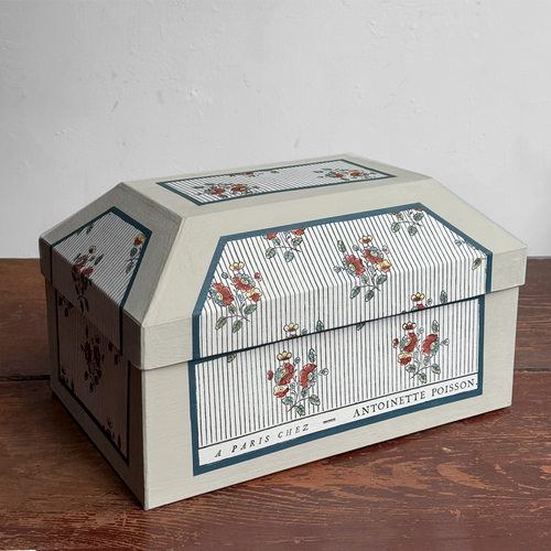 Antoinette Poisson Medium Wedding Box in "Boutonnère" No. 74B
