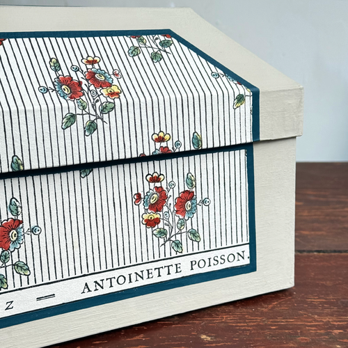 Antoinette Poisson Medium Wedding Box in "Boutonnère" No. 74B